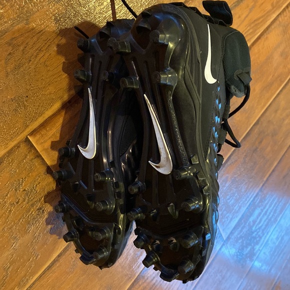 Nike cleats - Picture 2 of 3